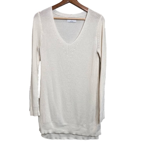 Old Navy Sweaters - Old Navy Womens Size Medium Ivory V Neck Longline Tunic Sweater Casual Knit